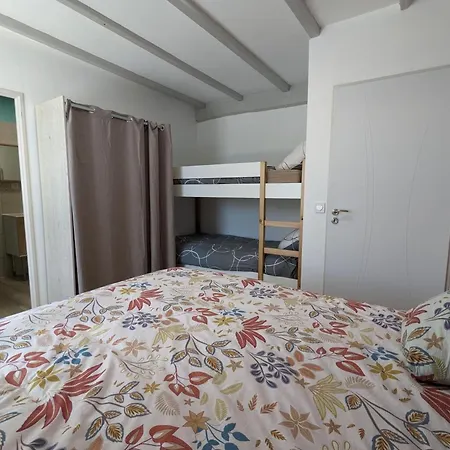 Maison Spacieuse Avec Piscine Privée, Climatisation, Wi-fi, Animaux Acceptés Et Parking - Fr-1-653-268 Montbron