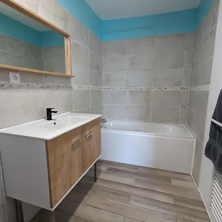 Casa di campagna Maison Spacieuse Avec Piscine Privée, Climatisation, Wi-fi, Animaux Acceptés Et Parking - Fr-1-653-268 Montbron