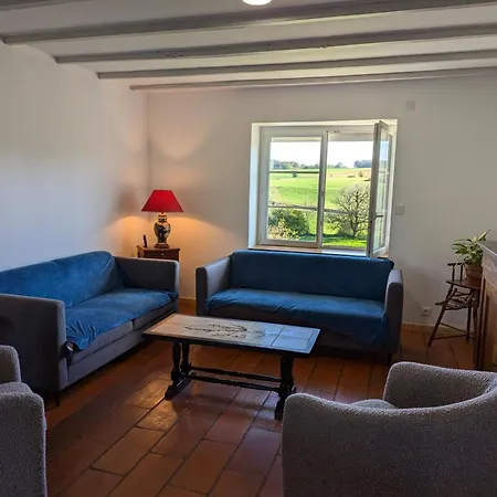Casa di campagna Maison Spacieuse Avec Piscine Privée, Climatisation, Wi-fi, Animaux Acceptés Et Parking - Fr-1-653-268 Montbron