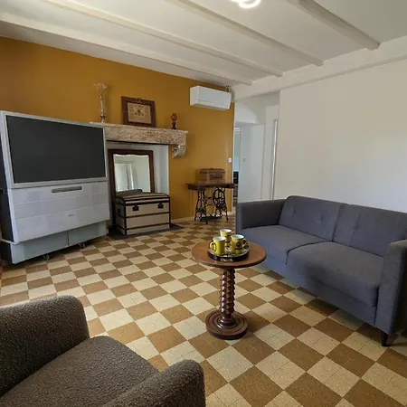 Maison Spacieuse Avec Piscine Privee, Climatisation, Wi-fi, Animaux Acceptes Et Parking - Fr-1-653-268 Montbron