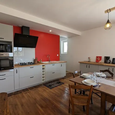 Maison Spacieuse Avec Piscine Privée, Climatisation, Wi-fi, Animaux Acceptés Et Parking - Fr-1-653-268 * Montbron