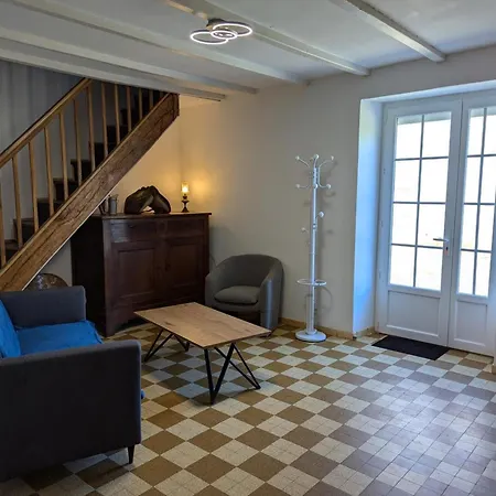 Maison Spacieuse Avec Piscine Privée, Climatisation, Wi-fi, Animaux Acceptés Et Parking - Fr-1-653-268 Casa di campagna Montbron