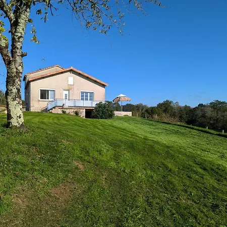 Maison Spacieuse Avec Piscine Privee, Climatisation, Wi-fi, Animaux Acceptes Et Parking - Fr-1-653-268 別荘 Montbron