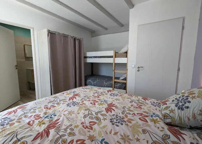 Maison Spacieuse Avec Piscine Privee, Climatisation, Wi-fi, Animaux Acceptes Et Parking - Fr-1-653-268 Montbron