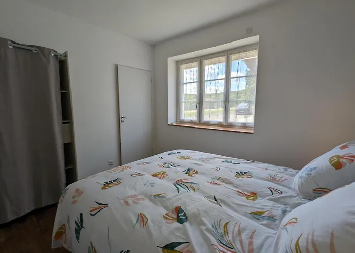 Maison Spacieuse Avec Piscine Privee, Climatisation, Wi-fi, Animaux Acceptes Et Parking - Fr-1-653-268 * Montbron