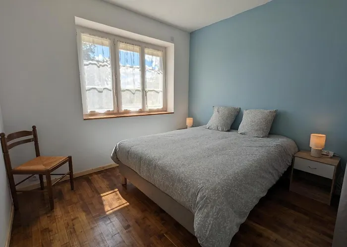 Maison Spacieuse Avec Piscine Privee, Climatisation, Wi-fi, Animaux Acceptes Et Parking - Fr-1-653-268 * Montbron