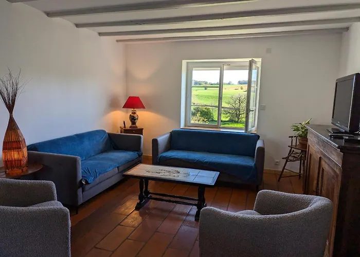 Casa de Férias Maison Spacieuse Avec Piscine Privee, Climatisation, Wi-fi, Animaux Acceptes Et Parking - Fr-1-653-268 Montbron