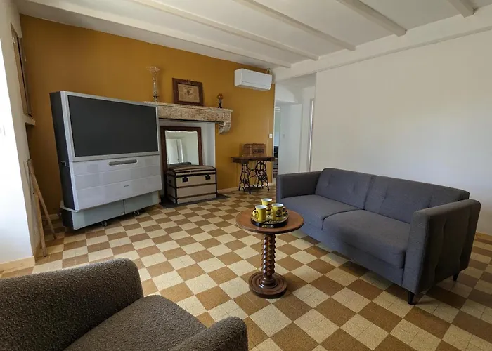 Maison Spacieuse Avec Piscine Privee, Climatisation, Wi-fi, Animaux Acceptes Et Parking - Fr-1-653-268 Montbron