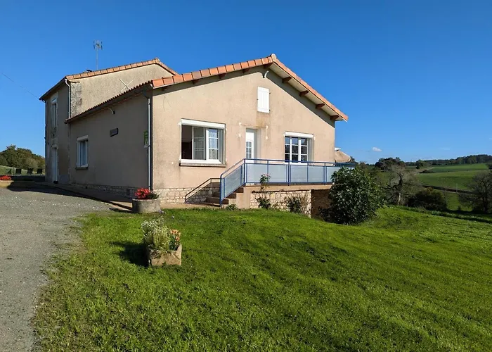 Casa de Férias Maison Spacieuse Avec Piscine Privee, Climatisation, Wi-fi, Animaux Acceptes Et Parking - Fr-1-653-268 Montbron