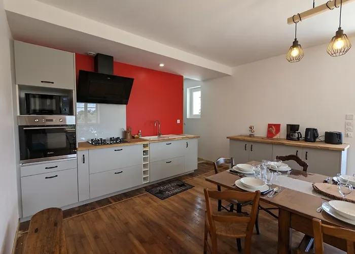 Maison Spacieuse Avec Piscine Privee, Climatisation, Wi-fi, Animaux Acceptes Et Parking - Fr-1-653-268 * Montbron