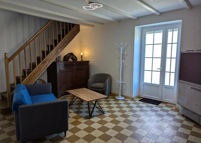 Maison Spacieuse Avec Piscine Privee, Climatisation, Wi-fi, Animaux Acceptes Et Parking - Fr-1-653-268 Casa de Férias Montbron