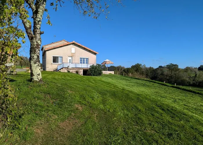 Maison Spacieuse Avec Piscine Privee, Climatisation, Wi-fi, Animaux Acceptes Et Parking - Fr-1-653-268 Casa de Férias Montbron